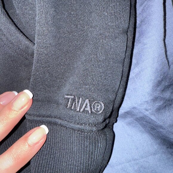 Aritzia TNA Cozy Fleece Perfect Hoodie M Black Classic Fit Pullover - Picture 3 of 5